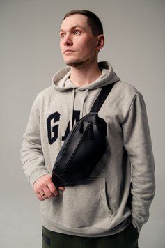 Чоловіча бананка з натуральної шкіри чорна SKILL SL011-2